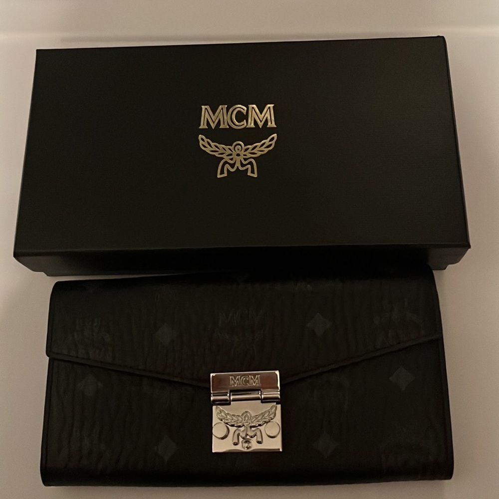 MCM Crossbody Chain Wallet
